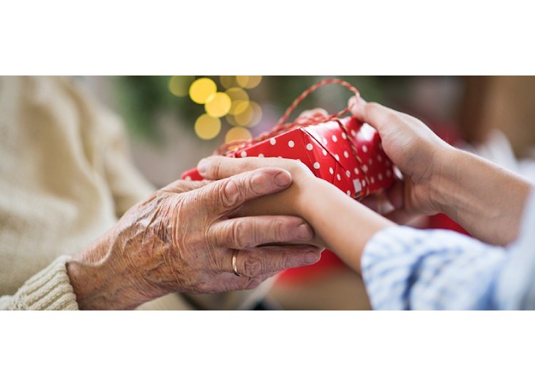 Regalos para personas mayores: ideas prácticas para el día a día.